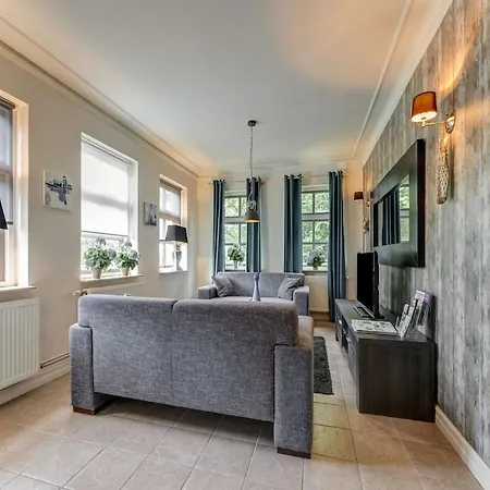 Pleasant In With Garden Apartamento